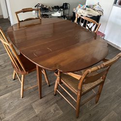 Hitchcockvill Table + 4 Chair 