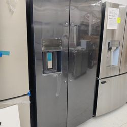 New Frigidaire
Gallery 36 in. 26 cu. ft. Standard Depth Side by Side Refrigerator in Smudge-Proof Bl