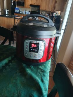 Red Crock Pot Light Use, Great Condition!