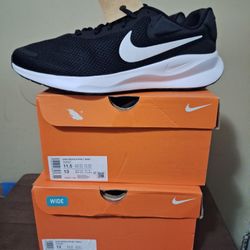 Nike Revolution Blk/White
Mens Wide 11.5, 13
