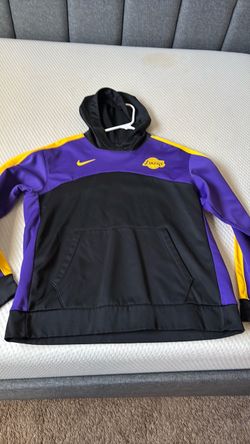 Men’s medium lakers hoodie