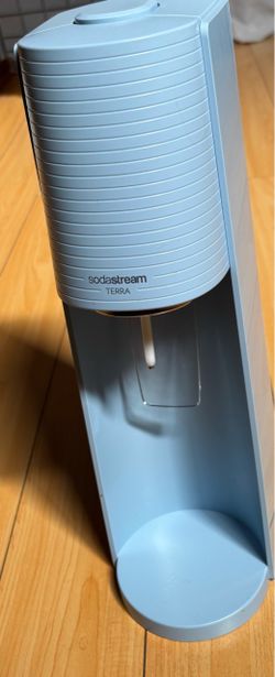 Soda stream with 2 canister like new.