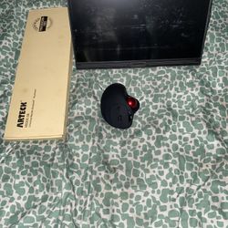 Portable Computer Screen W Keyboard And Mouse 