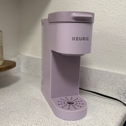 Keurig K-Mini Go, Multicup Reservoir Single-Serve K-Cup Pod Coffee Maker with Strong Brew Button