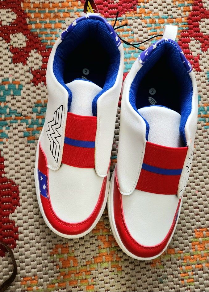Wonder Woman Girl Shoes Size 2