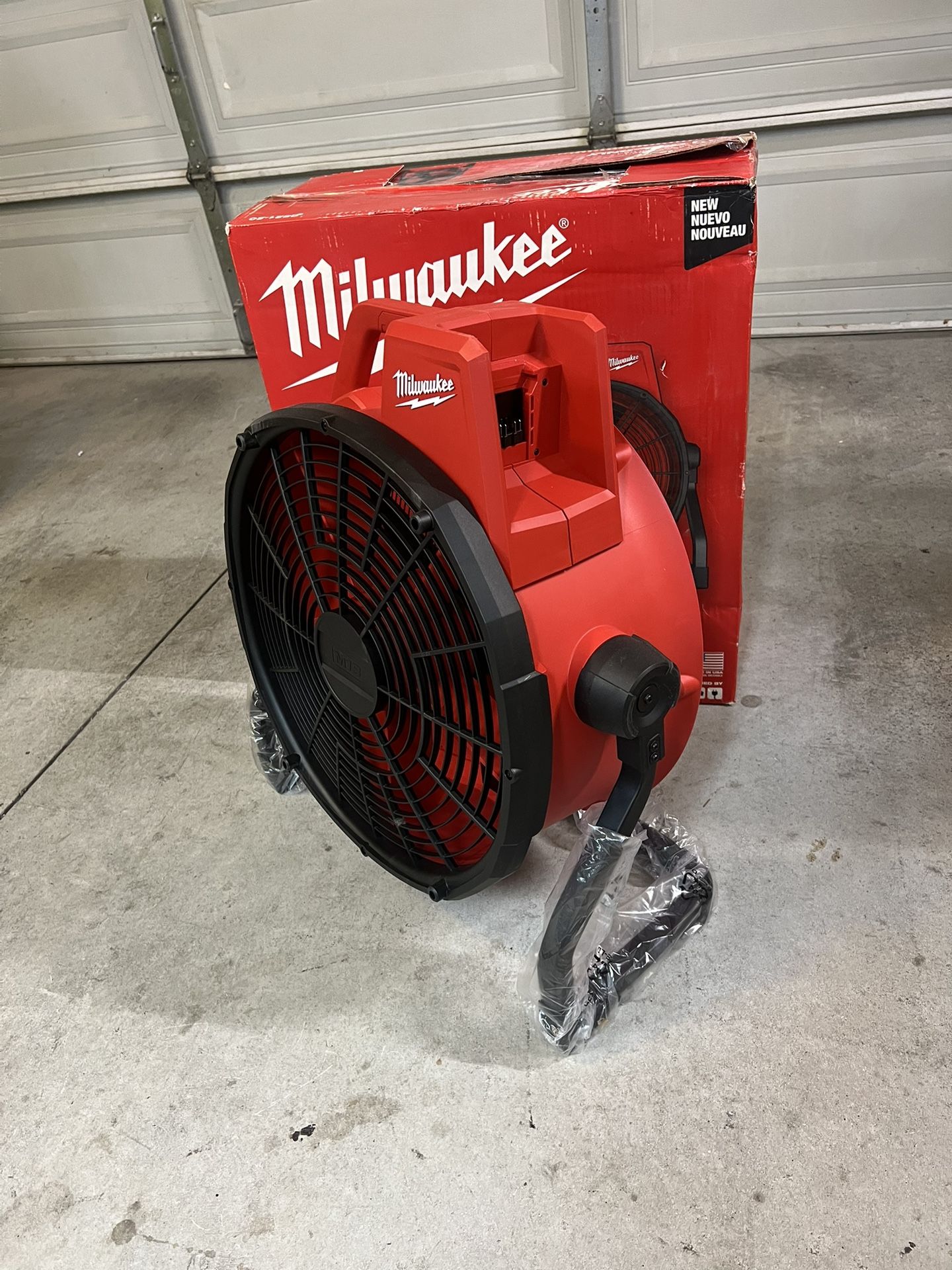 New Milwaukee M18 Brushless Cordless Hybrid 18 in. Variable Speed Fan (Tool Only)