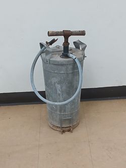 ALL ORIGINAL  VINTAGE  WWII AIR RAID PUMP