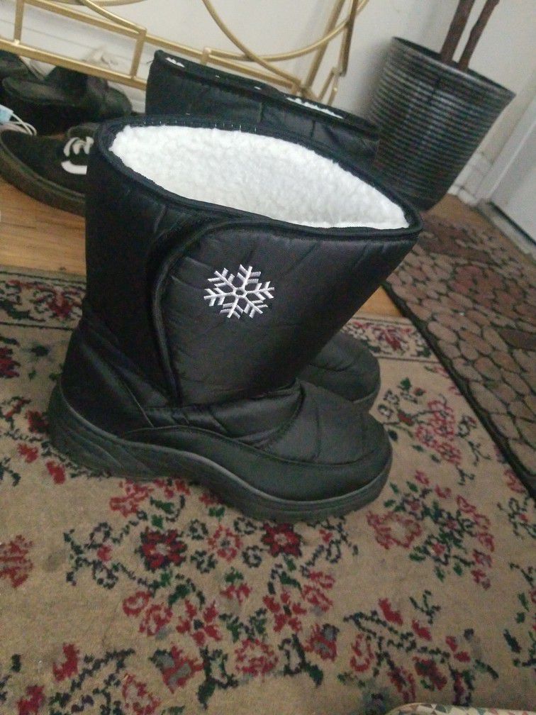 Snow boot Size 10.