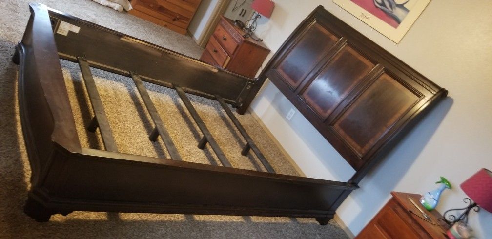 Quenn Bed Frame 