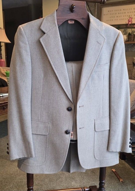 Men's Beige Suit Jacket and Pants, size 38