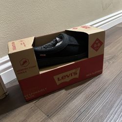 Levi’s Men’s Slippers New In Box Size M 8-9