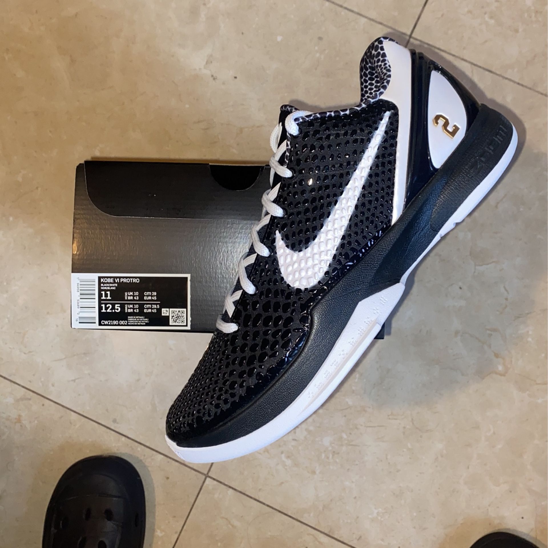 Nike Kobe “Mambacita Sweet 16” Size 11 Mens *RECEIPT INCLUDED*