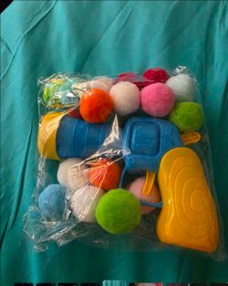 Kids Pom Pom Ball Shooter Toy Set