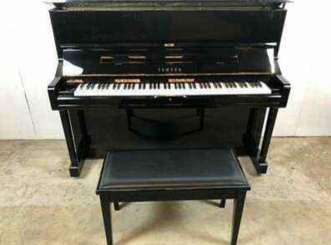 YAMAHA U1 BLACK LACQUER UPRIGHT PIANO & BENCH