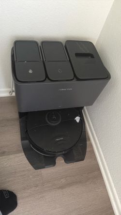 Roborock mop and vacuum cleaner