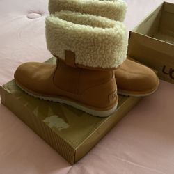 UGG BOOTS SIZE 7