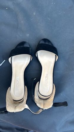 Girls sandals only one time used size 6-7 year