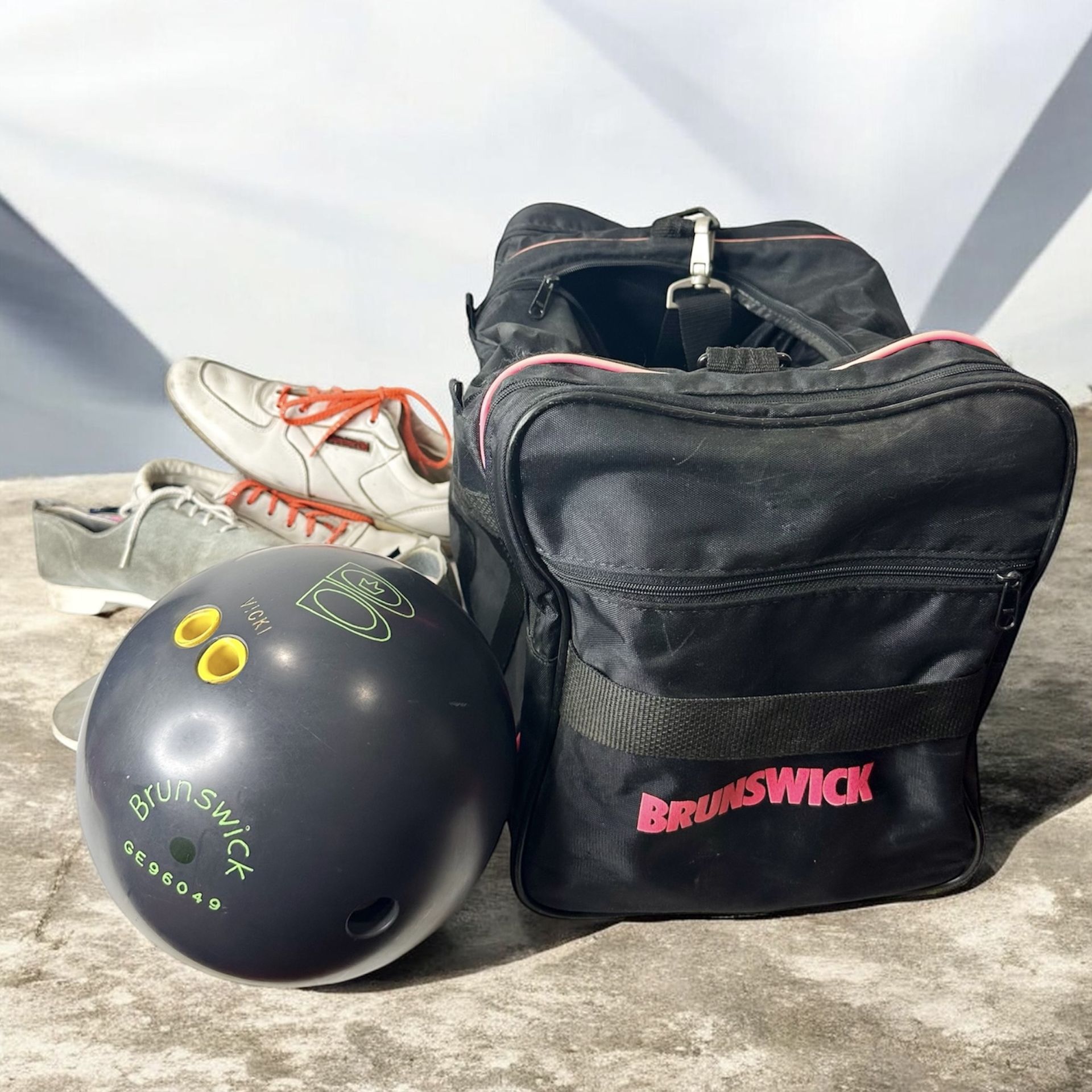 Brunswick Bowling Ball Bag Shoes Set Lot Ready To Bowl Mens Womens Gear 14lb