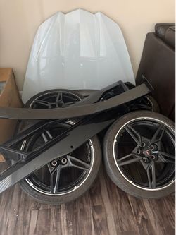 OEM C8 Corvette Parts – Wheels,, Spoiler & Rear Trim – Like New
