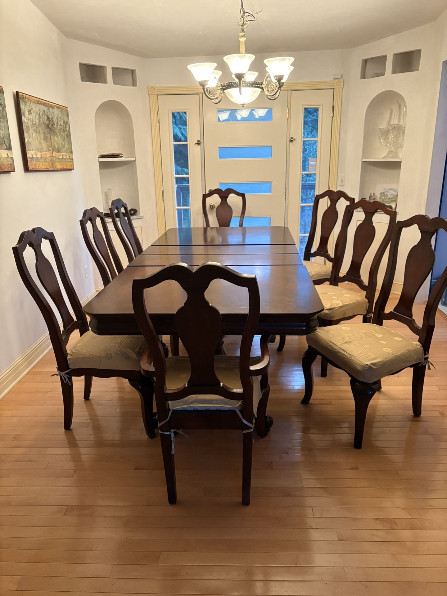 Dining Room Set.