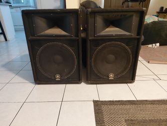 Yamaha S115v 2 way passive PA speakers