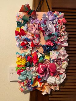 Hanging hairbow organizer with bows