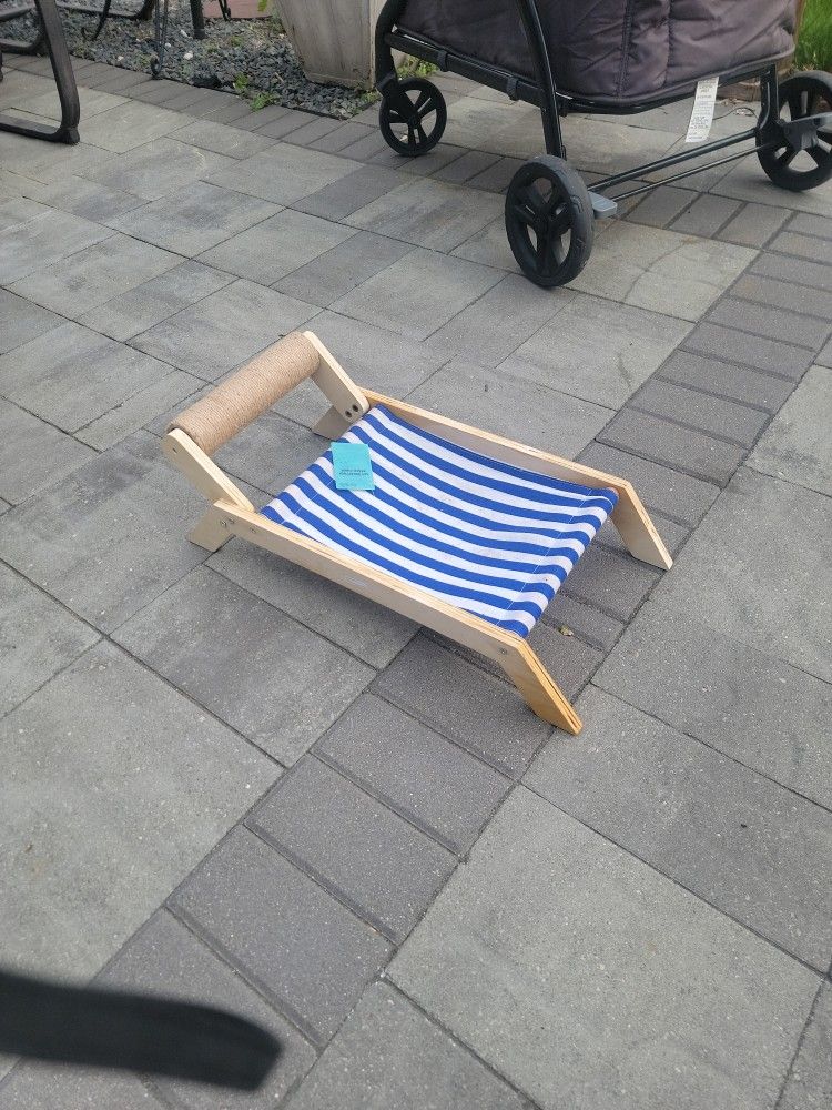 Nwt Cat Scratcher Beach Chair