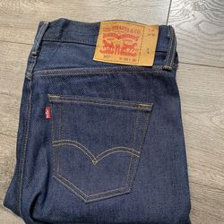 Levi’s Jeans. 