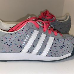 Super Rare Adidas Samoa Splatter Pink/Grey 
SIZE 5.5
Excellent condition - comes with Box