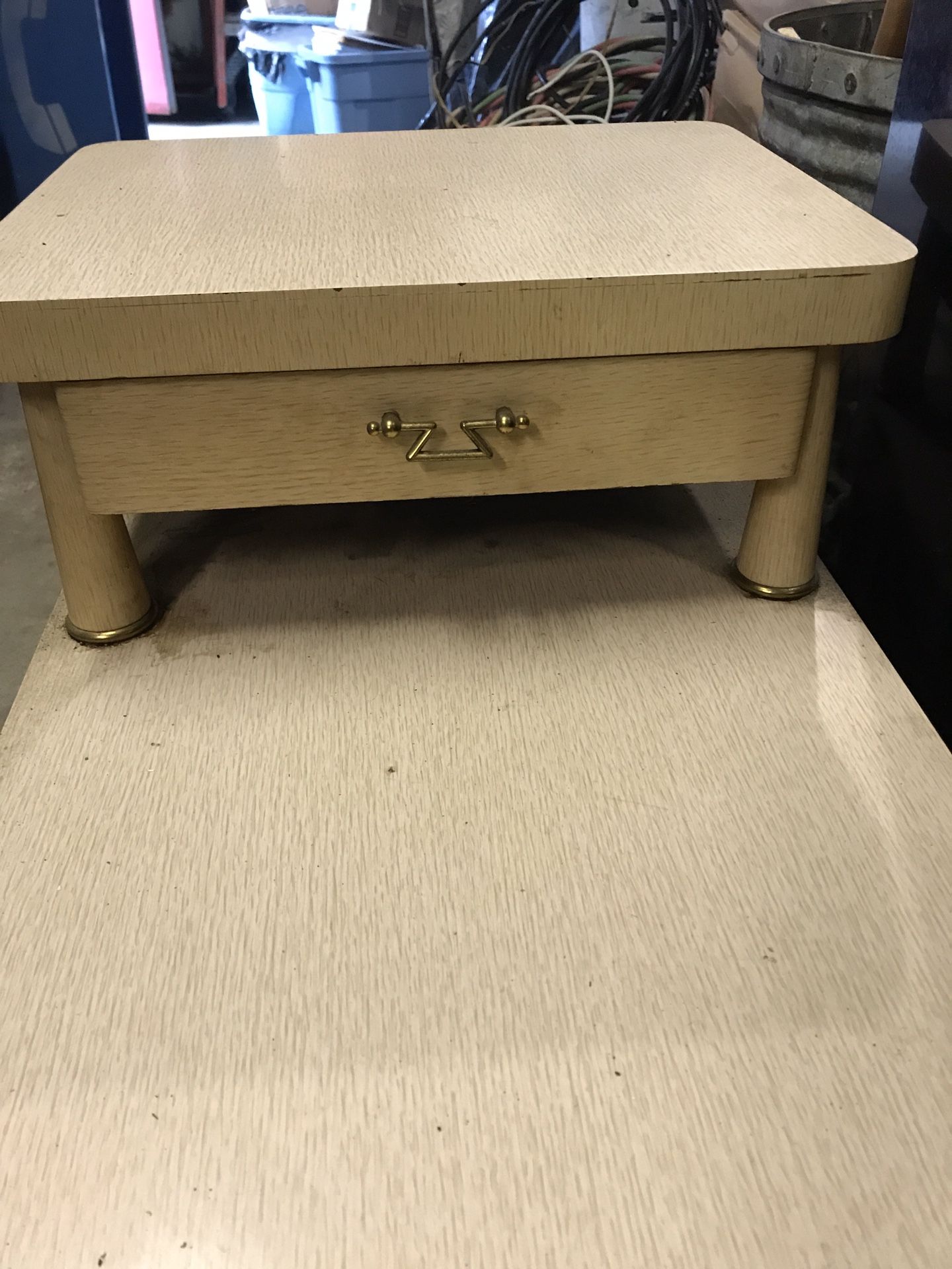 Mid century modern End table and 3 mid century modern lamps ... all 4 pieces for 1 price