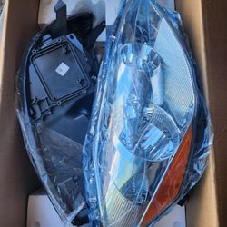 06-10 Toyota Sienna Headlights