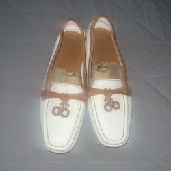 WHITE LOUIS VUITTON DRIVING  SHOES SIZE 41