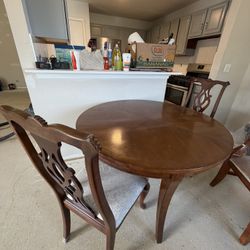 Table With 6 Chairs Which Includes 2 Captain Chairs