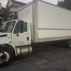 2010 International 26’ Box Truck W Lift