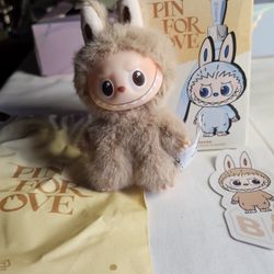 Pop mart Pin For Love Labubu Letter B 
