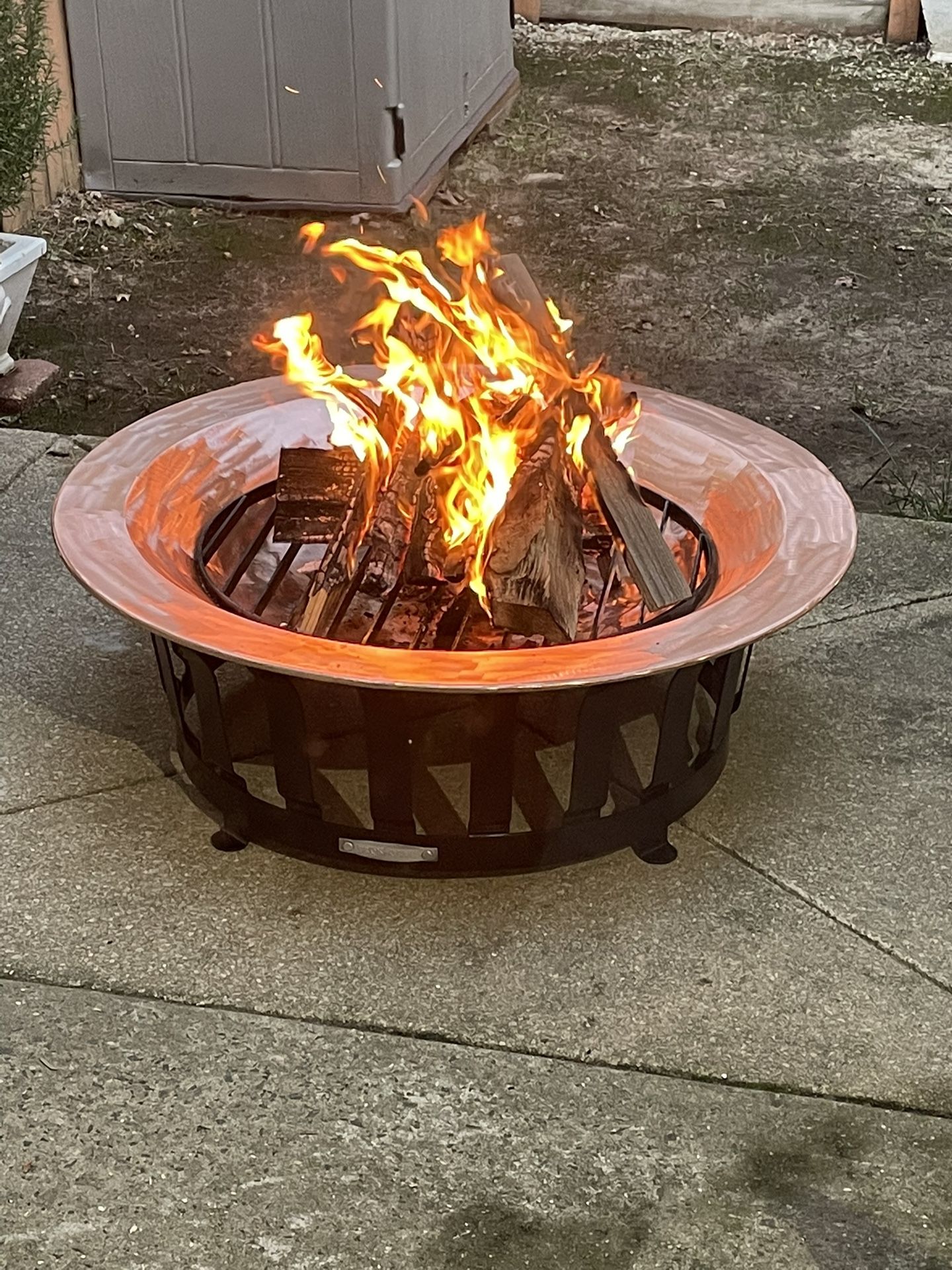 FRONTGATE 40” COPPER OUTDOOR FIRE PIT MSRP $695