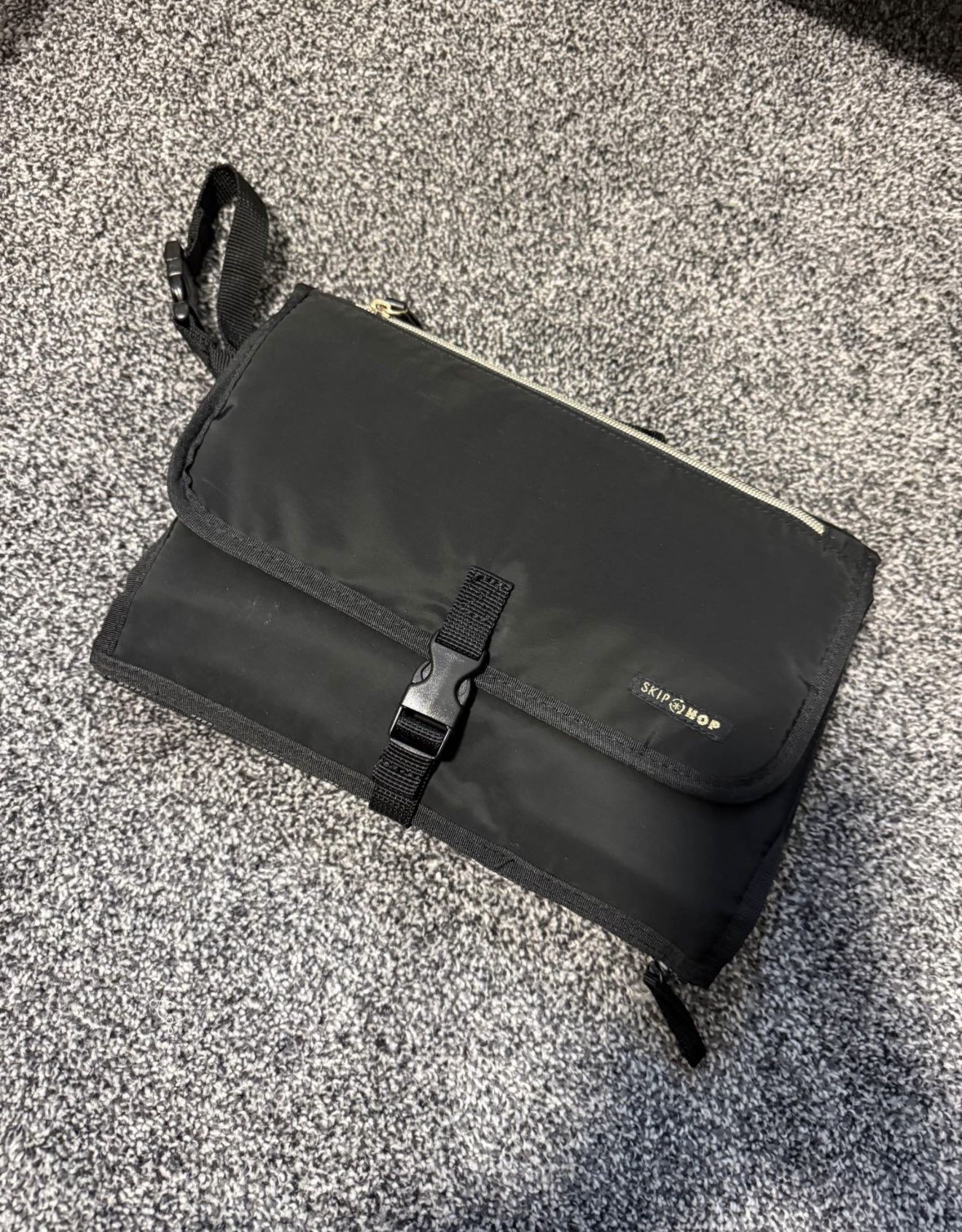 Skip Hop Pronto Diaper Clutch Changing Station