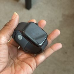 Apple Watch 7 — 45mm — Black 