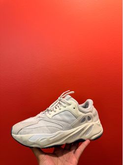 Yeezy 700 analog