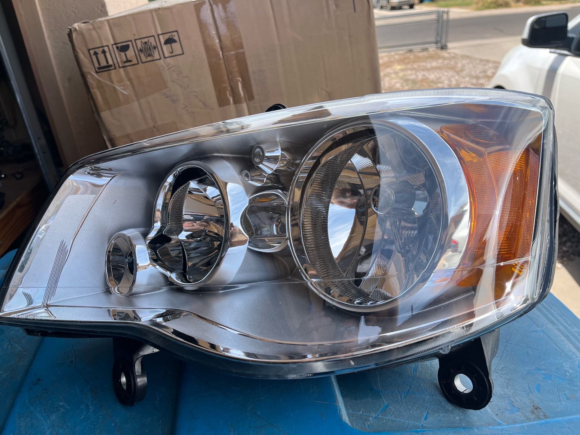 Chrysler T&C 08-16’ New Driver frt headlight. 11-20’ Grand Caravan also