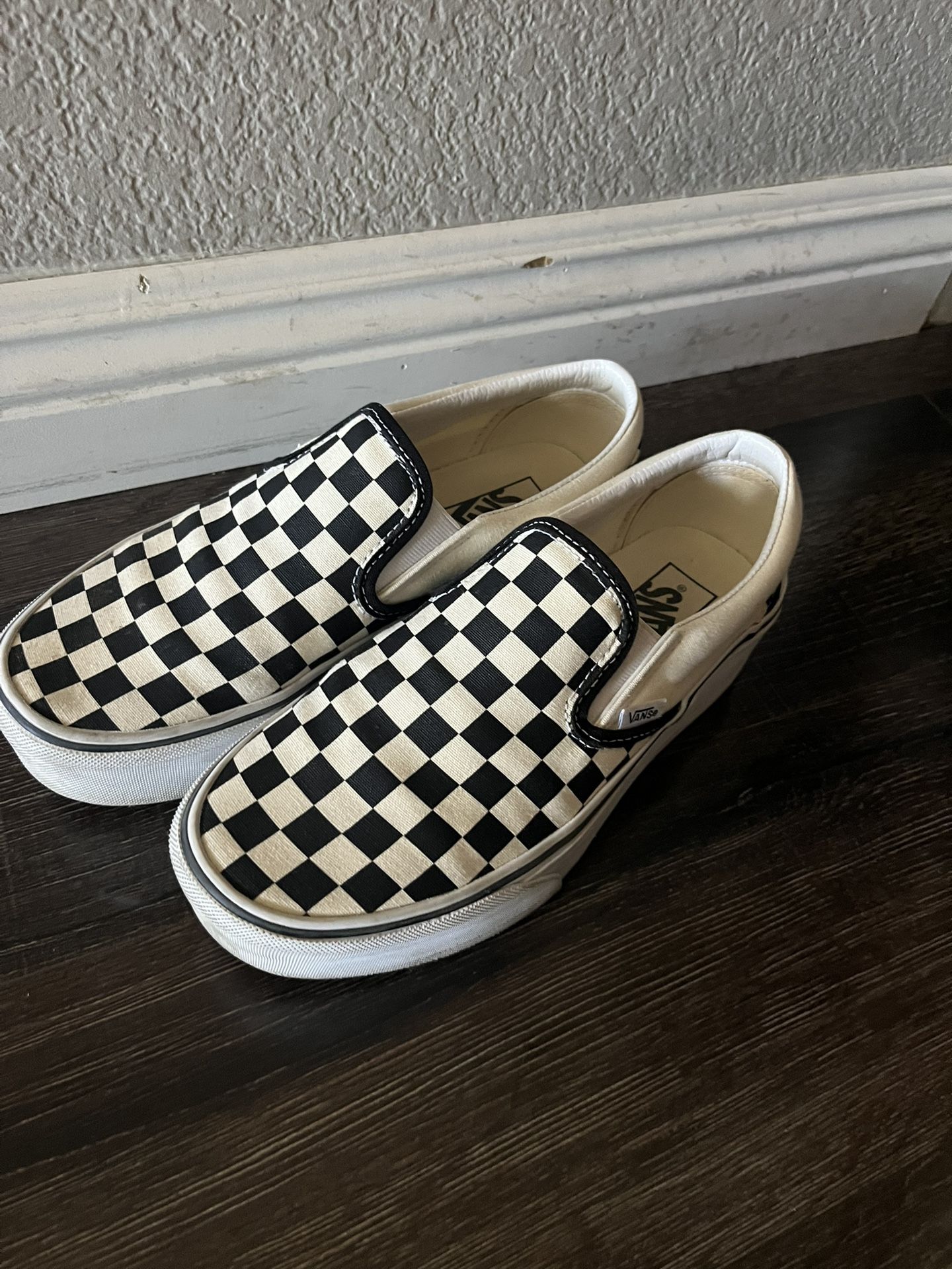 Women’s 8.5 Stacked Checkered Vans Shoe