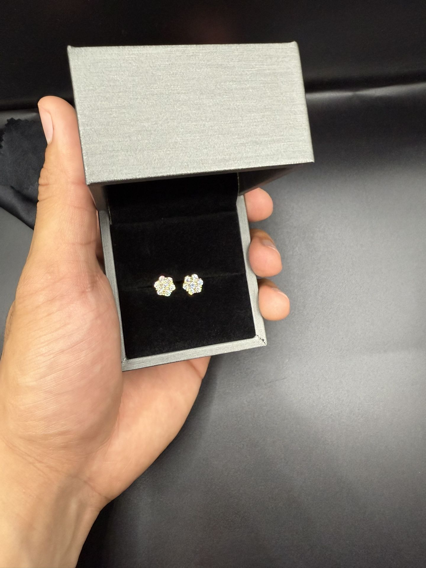 Vs1 Flower Set Ear Rings