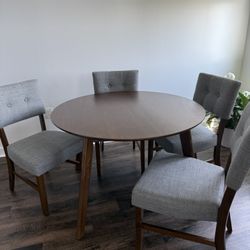 Round Dining Table + 4 Chairs 