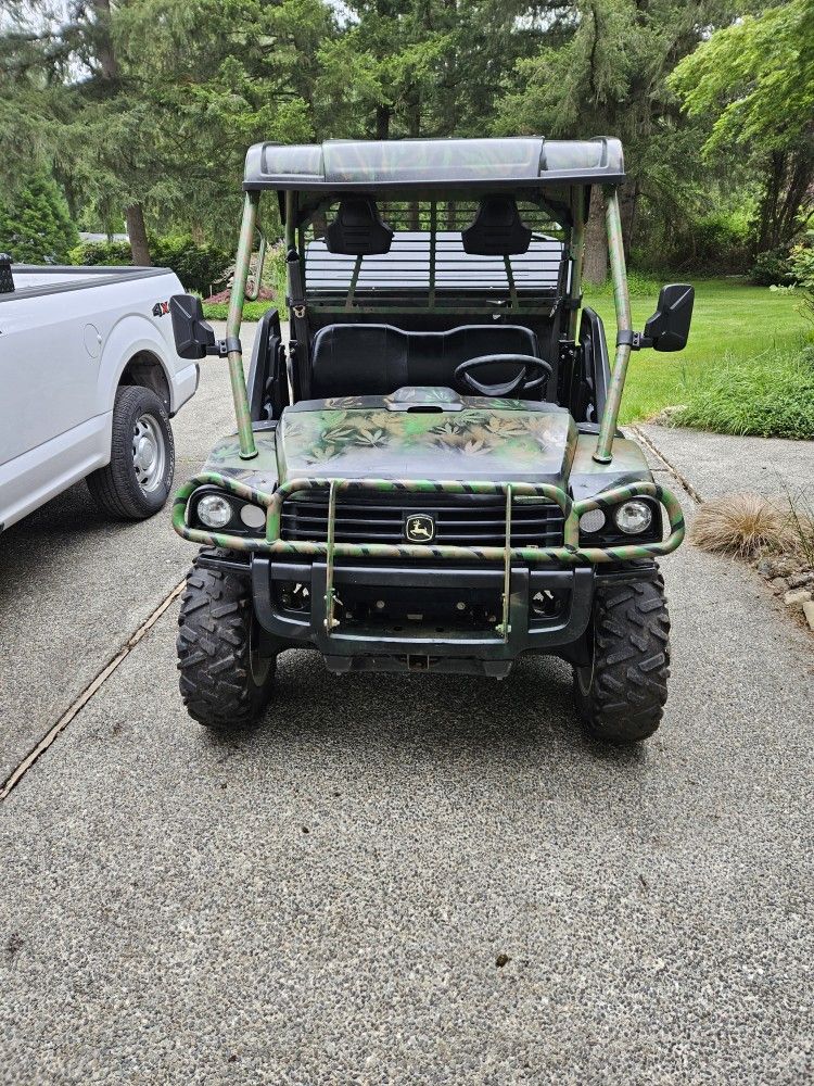 John Deere Gator 825i XUV 4 X 4