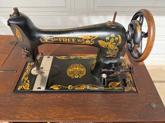 Antique sewing machine in great condition with all of the original parts