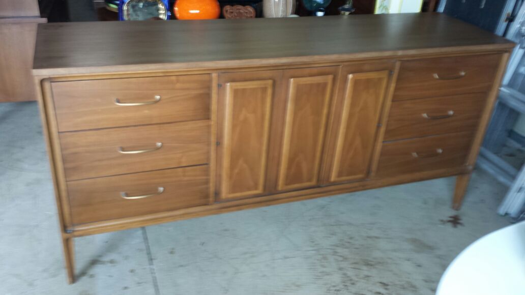 Mid Century Modern Broyhill Premier Forward 70 Credenza