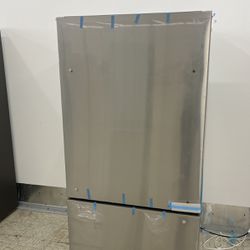 Hisense Bottom Freezer Refrigerator (scratch And Dent)