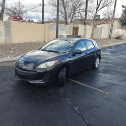 2012 Mazda 3 i Touring Hatchback - Manual Transmission 