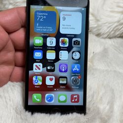 Apple iPhone 7 Unlocked space black 32 Gigabytes