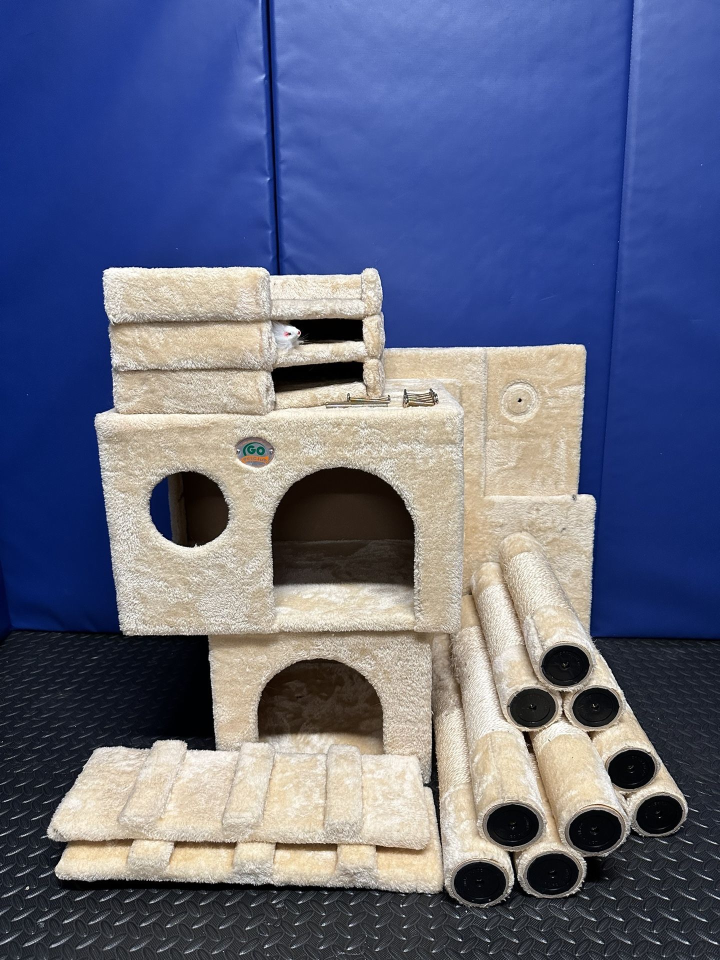 Go Pet Club Cat Tower for Sale in Bothell, WA OfferUp